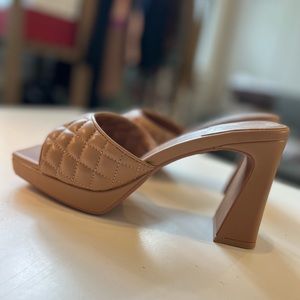 SOLD NWT Jeffrey Campbell Nana Quilted Platform Mule, size 9